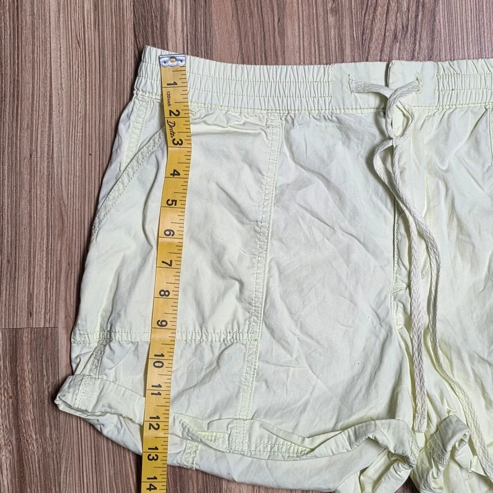 Lou & Grey Casual‎ Shorts Women's Size M Light Green Cotton Drawstring Waist